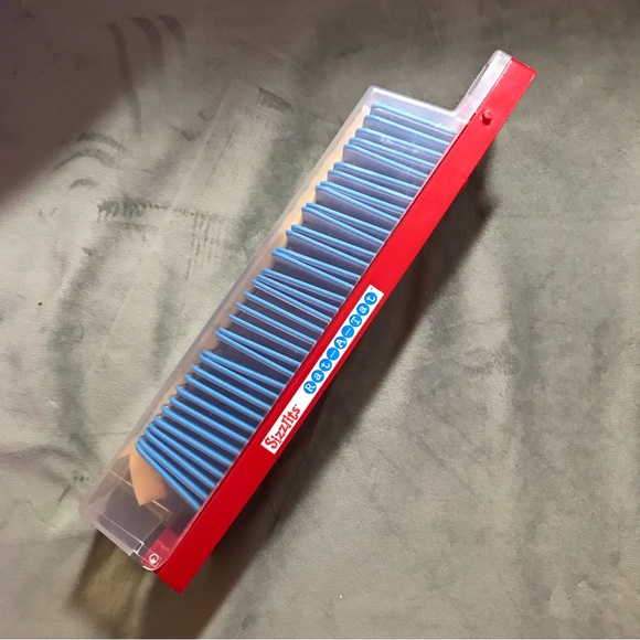 Sizzix Sizzlits 35-dies Rat-A-Tat alphabets with storage case - Picture 3 of 7